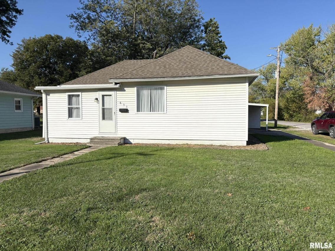 635 N Buchanan St., Benton, IL 62812