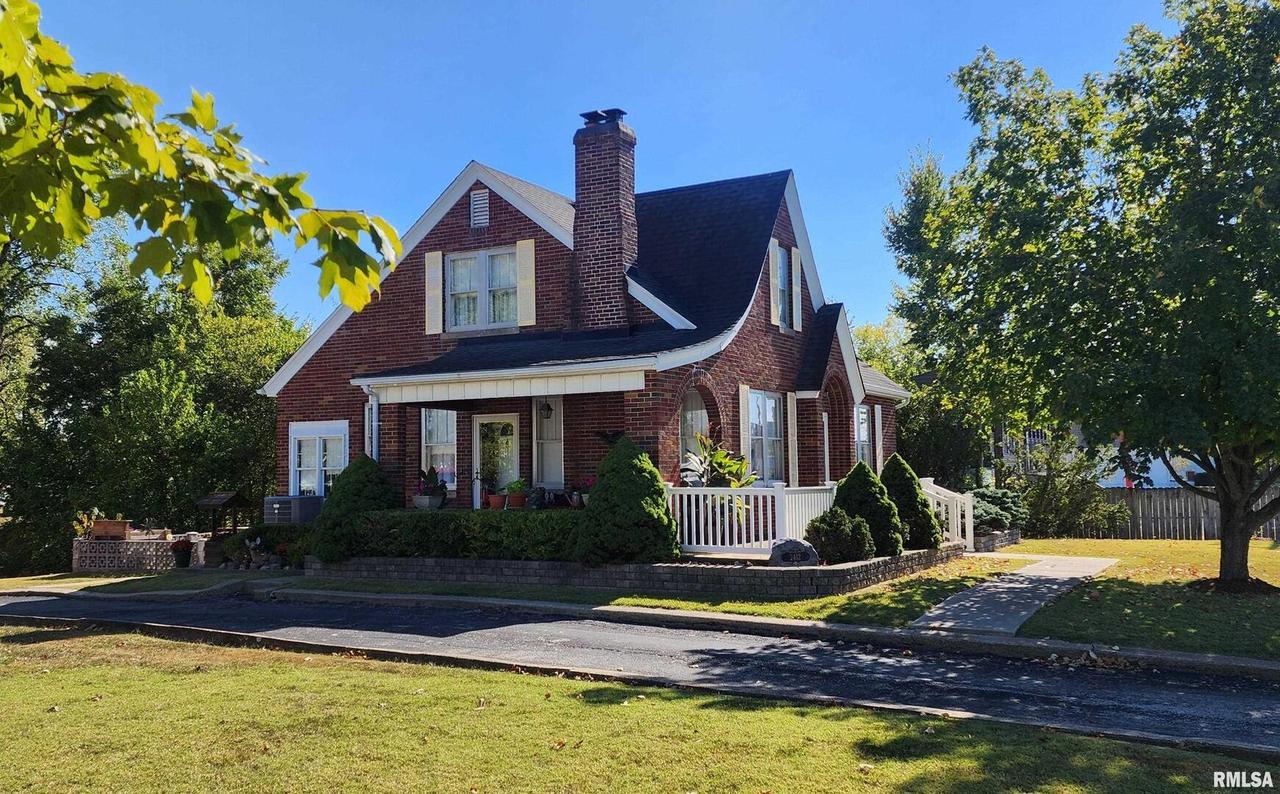 2412 State St., Chester, IL 62233