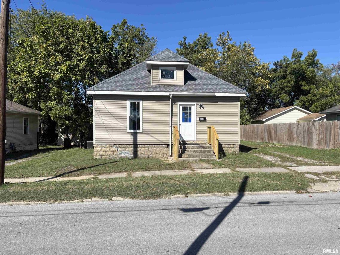 312 W Sycamore St., Carbondale, IL 62901