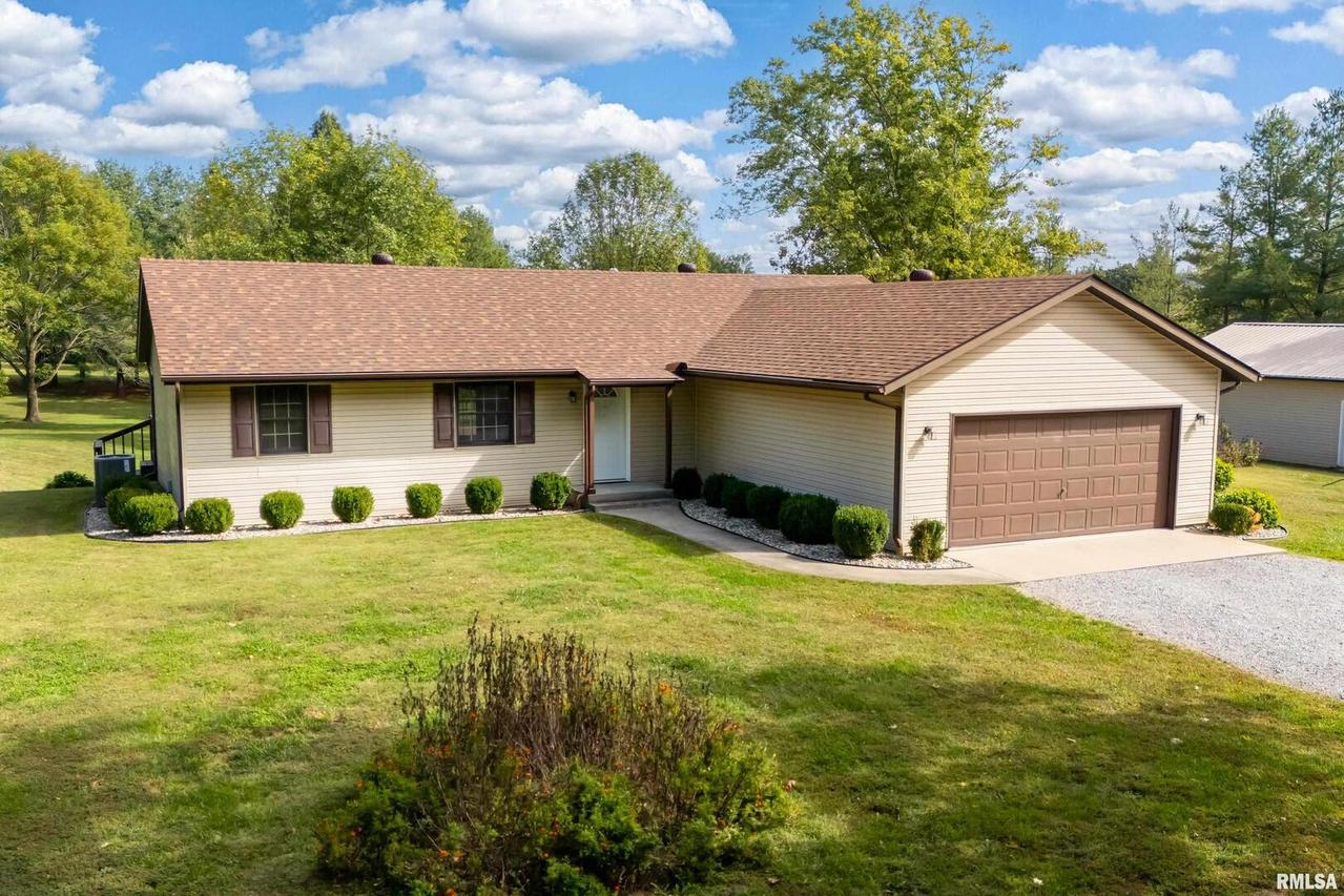 102 Thomas Rd., Carbondale, IL 62902