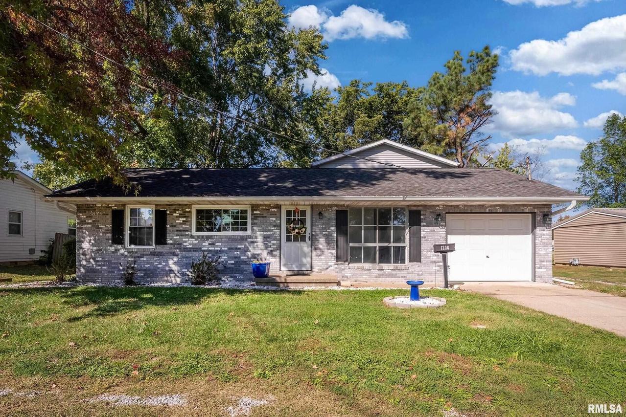1206 W Goodall St., Marion, IL 62959