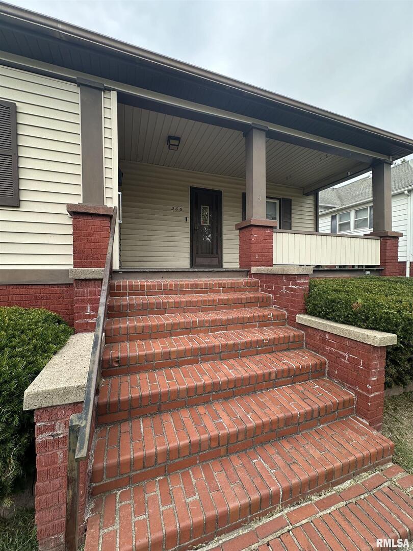 206 W Homer Ave., Harrisburg, IL 62946