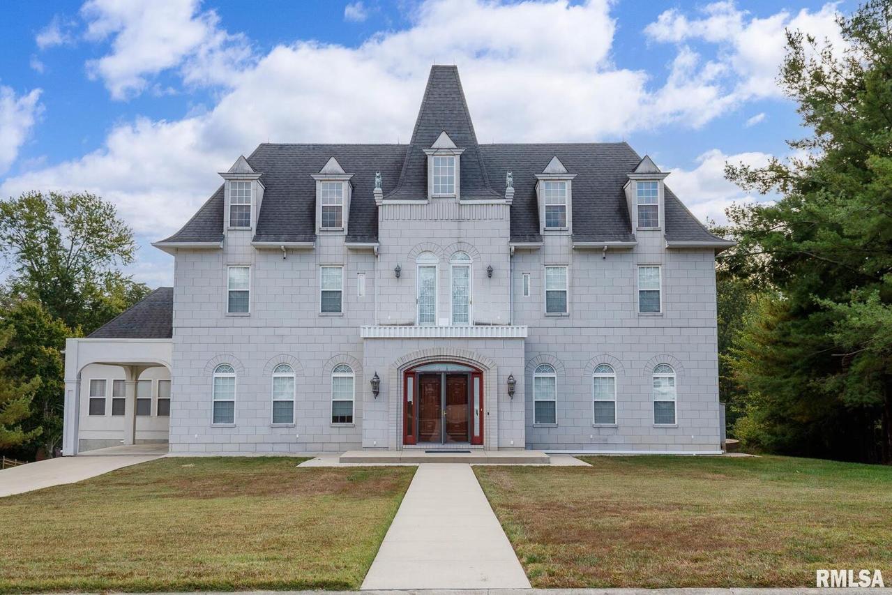 12 Clear Lake Dr., Centralia, IL 62081