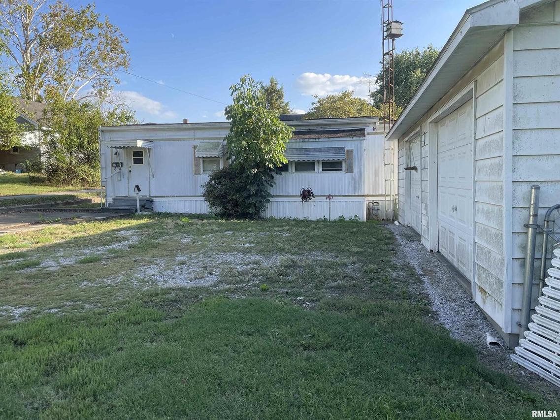312 E Randolph St., Mcleansboro, IL 62859