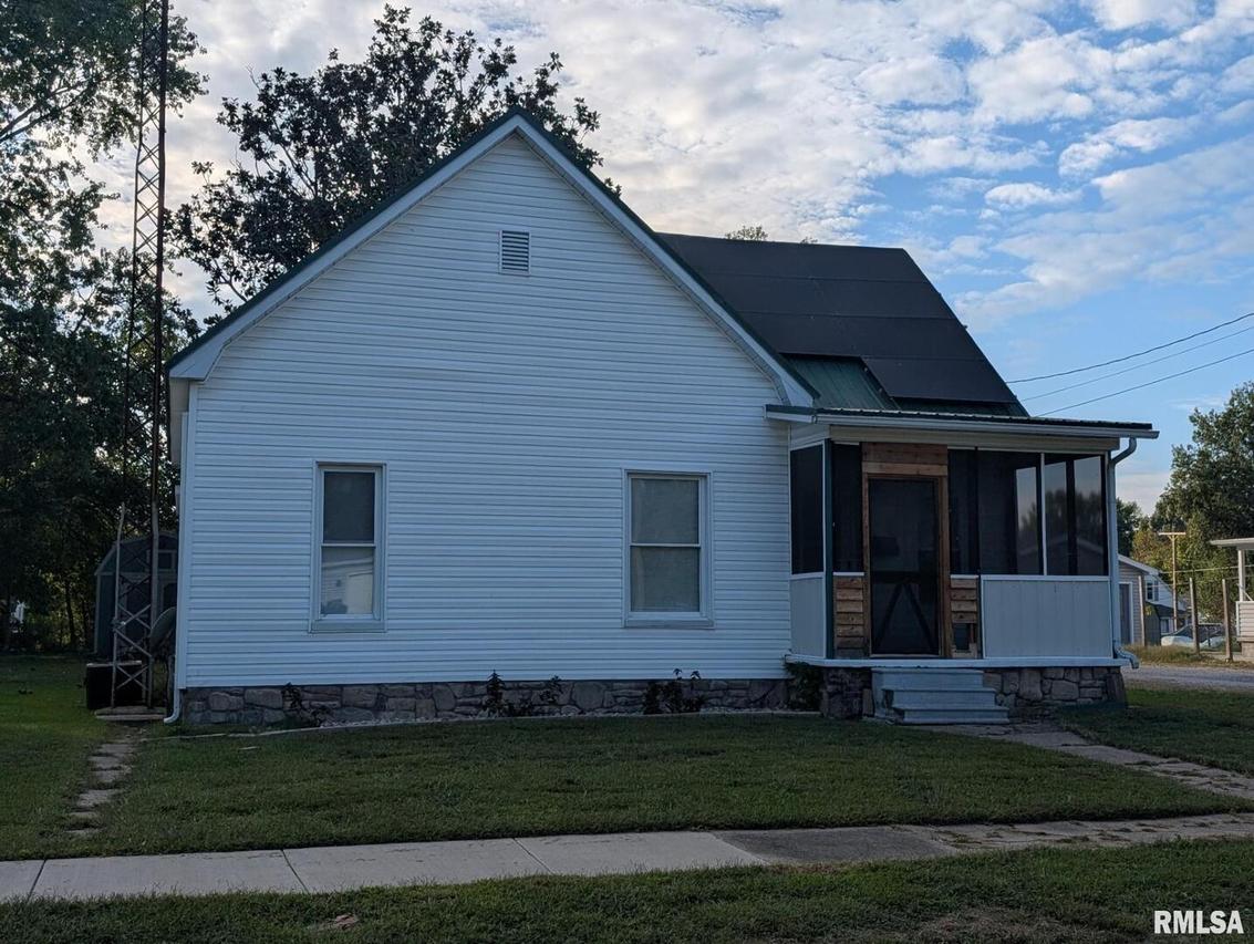 405 S State St., Christopher, IL 62822