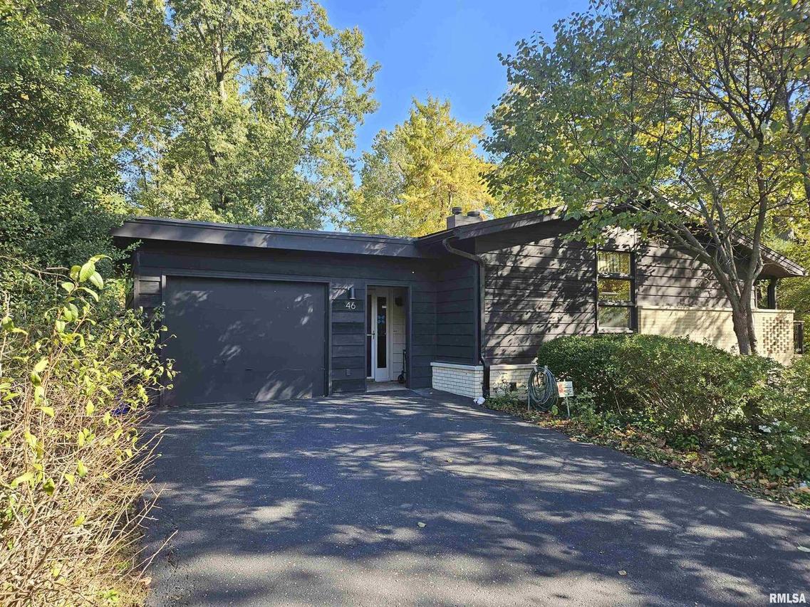 46 Hillcrest Dr., Carbondale, IL 62901