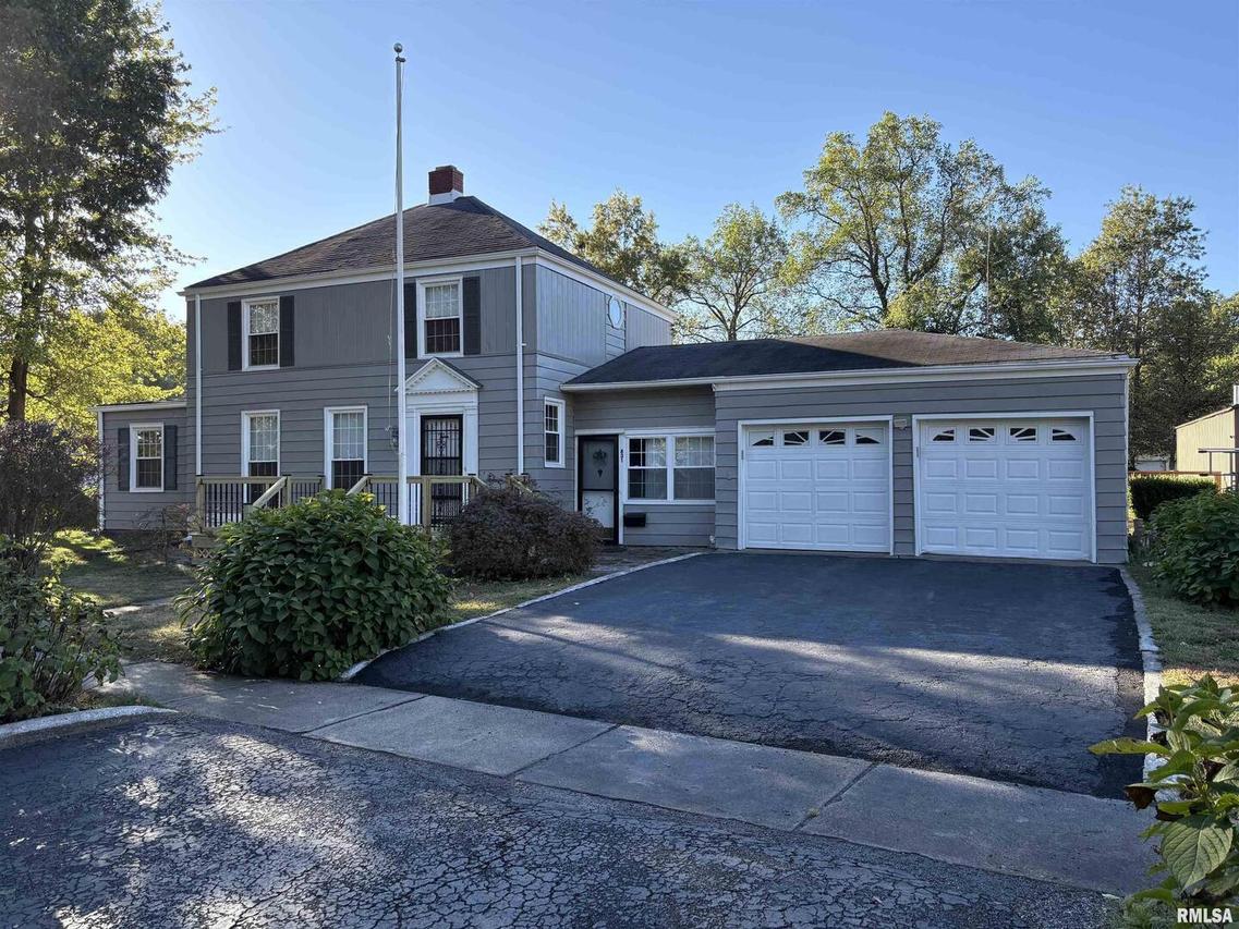 831 E 5th St., Centralia, IL 62801