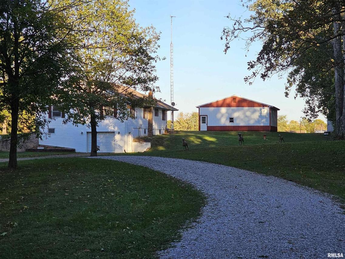 601 N Valley St., Wayne City, IL 62895