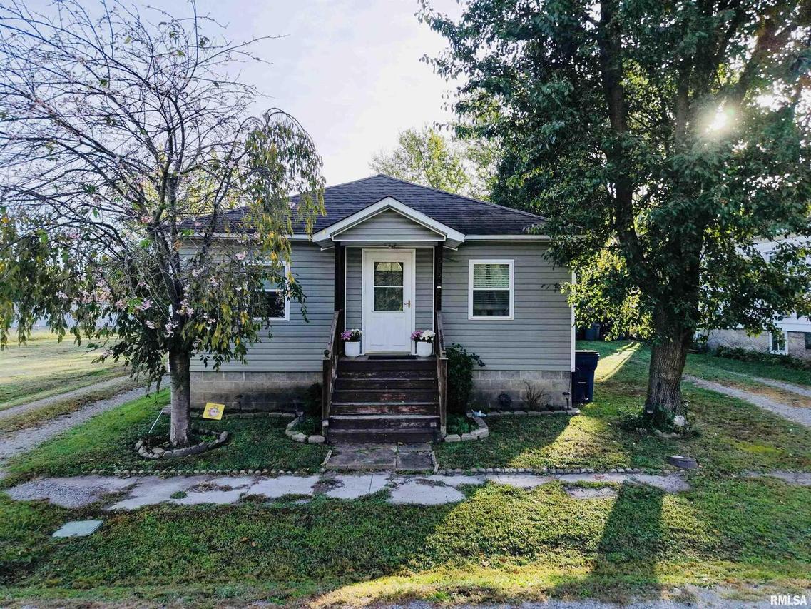 610 Orchard St., West Frankfort, IL 62896