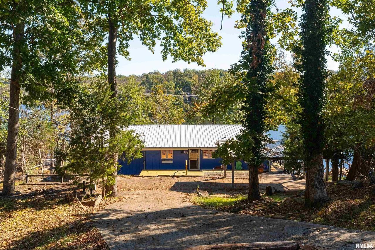 755 S Lakeshore Dr., Goreville, IL 62939