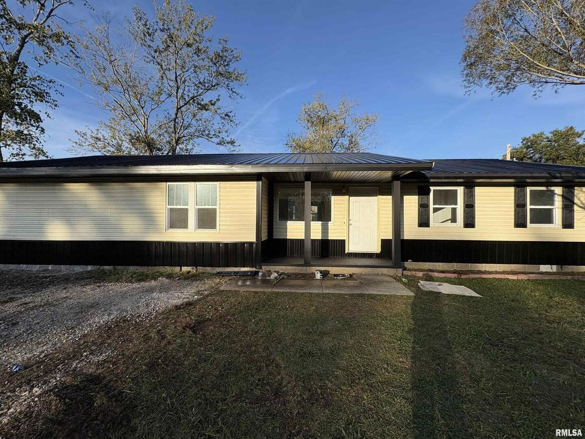 3305 Selmaville Rd., Salem, IL 62881