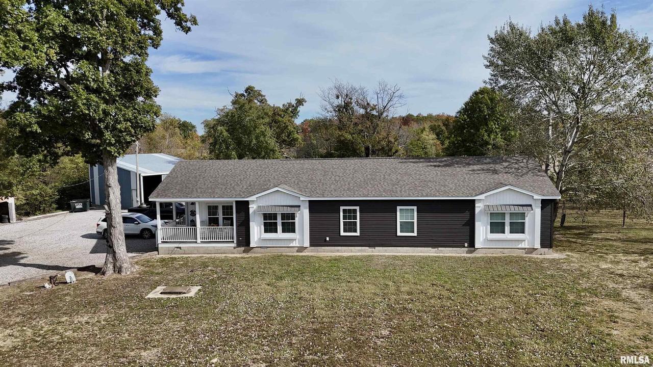 20458 N Boyd Ln., Dix, IL 62830