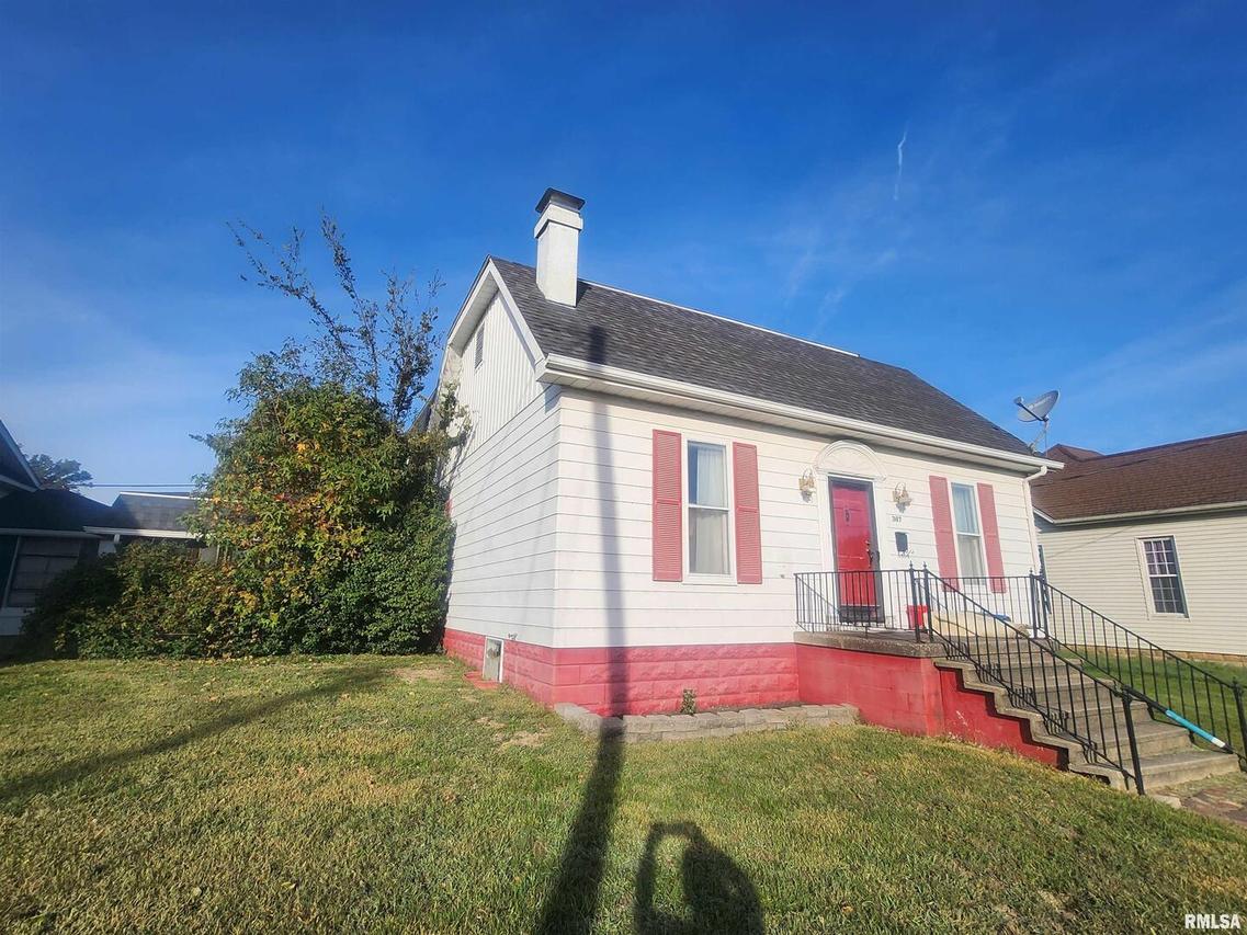 307 S Main St., Pinckneyville, IL 62274