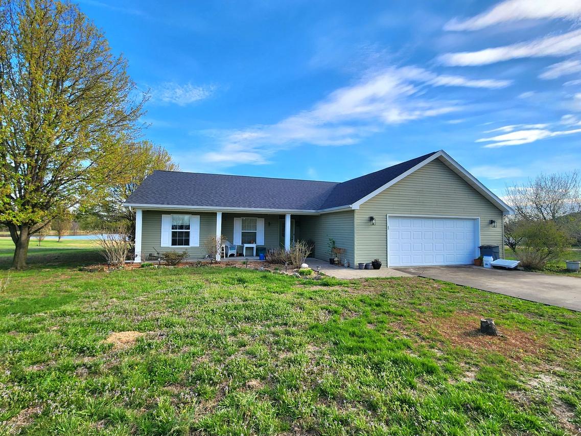 156 Hanover Ln., Murphysboro, IL 62966