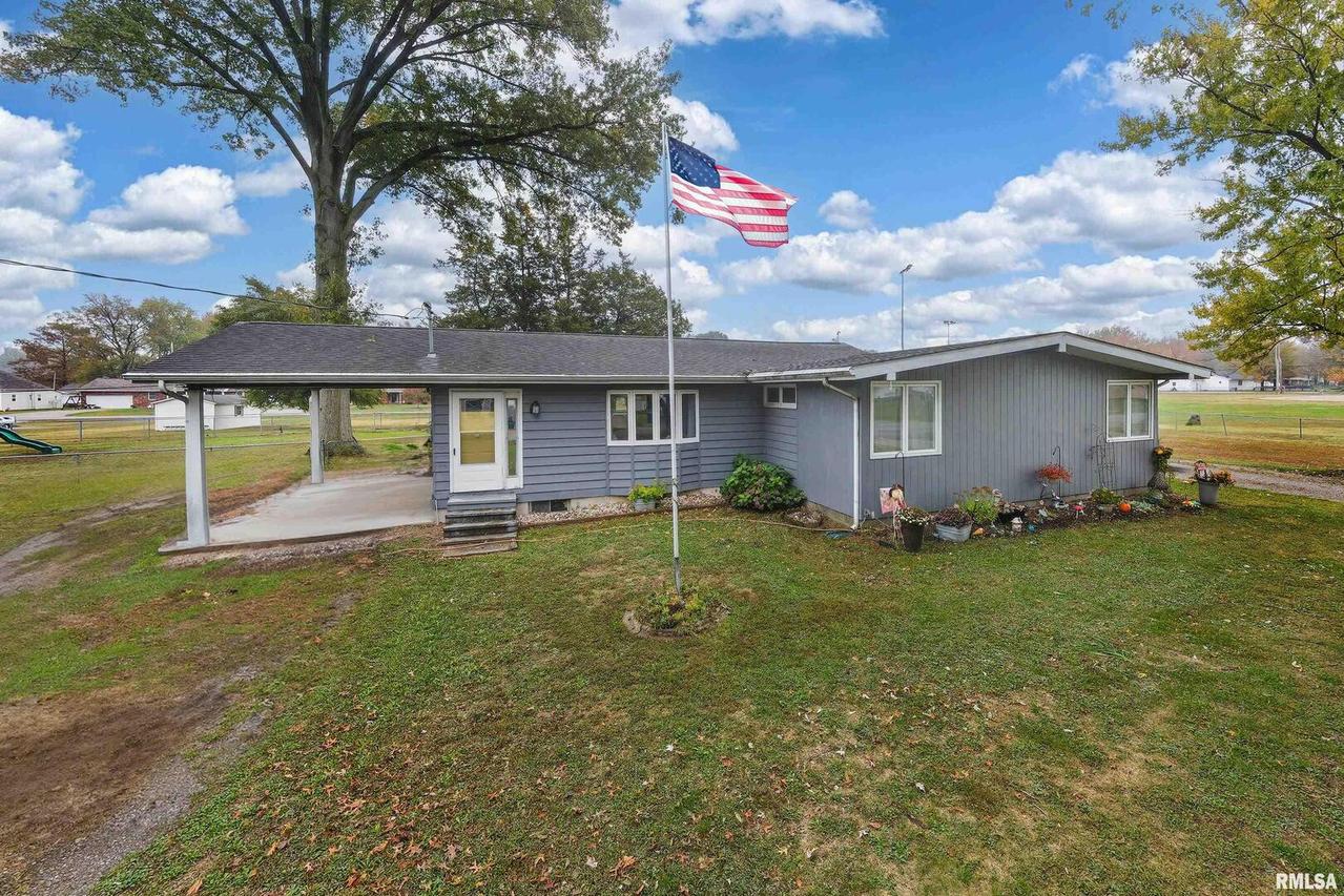 816 S Elm St., Sesser, IL 62884