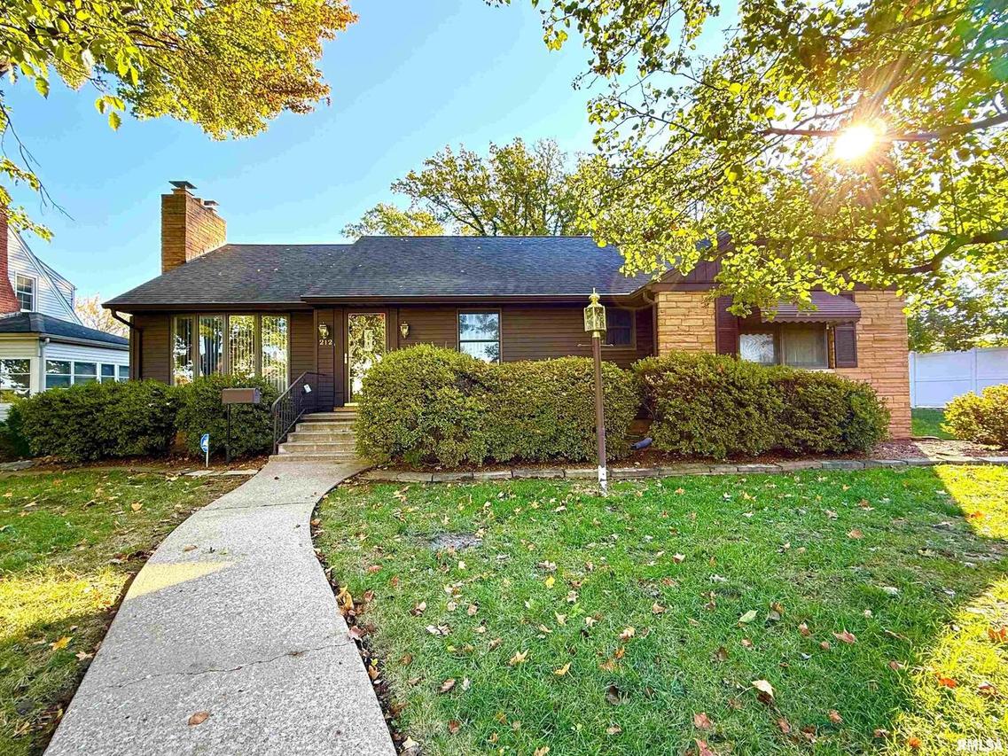 212 S 12th St., Herrin, IL 62948