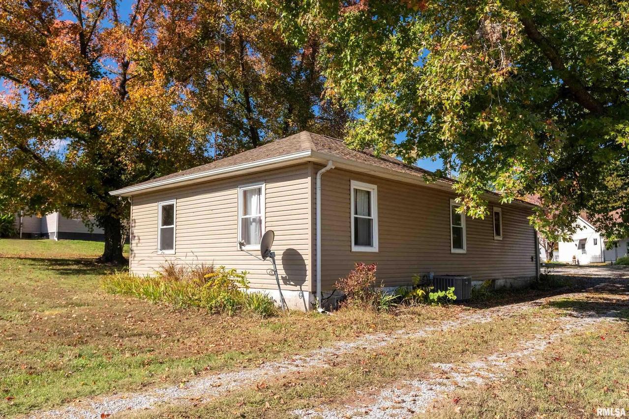 320 Franklin Ave., Orient, IL 62874