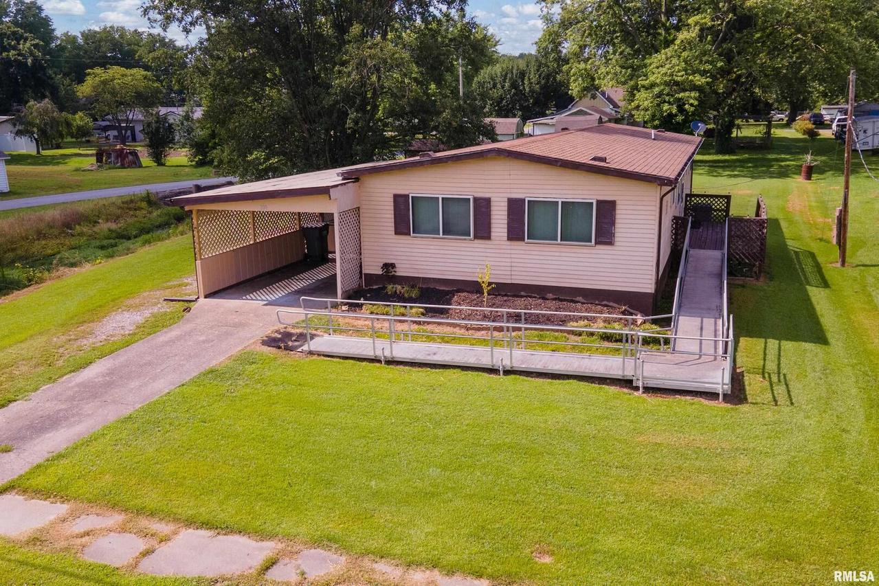 208 W Pennsylvania Ave., Pittsburg, IL 62974