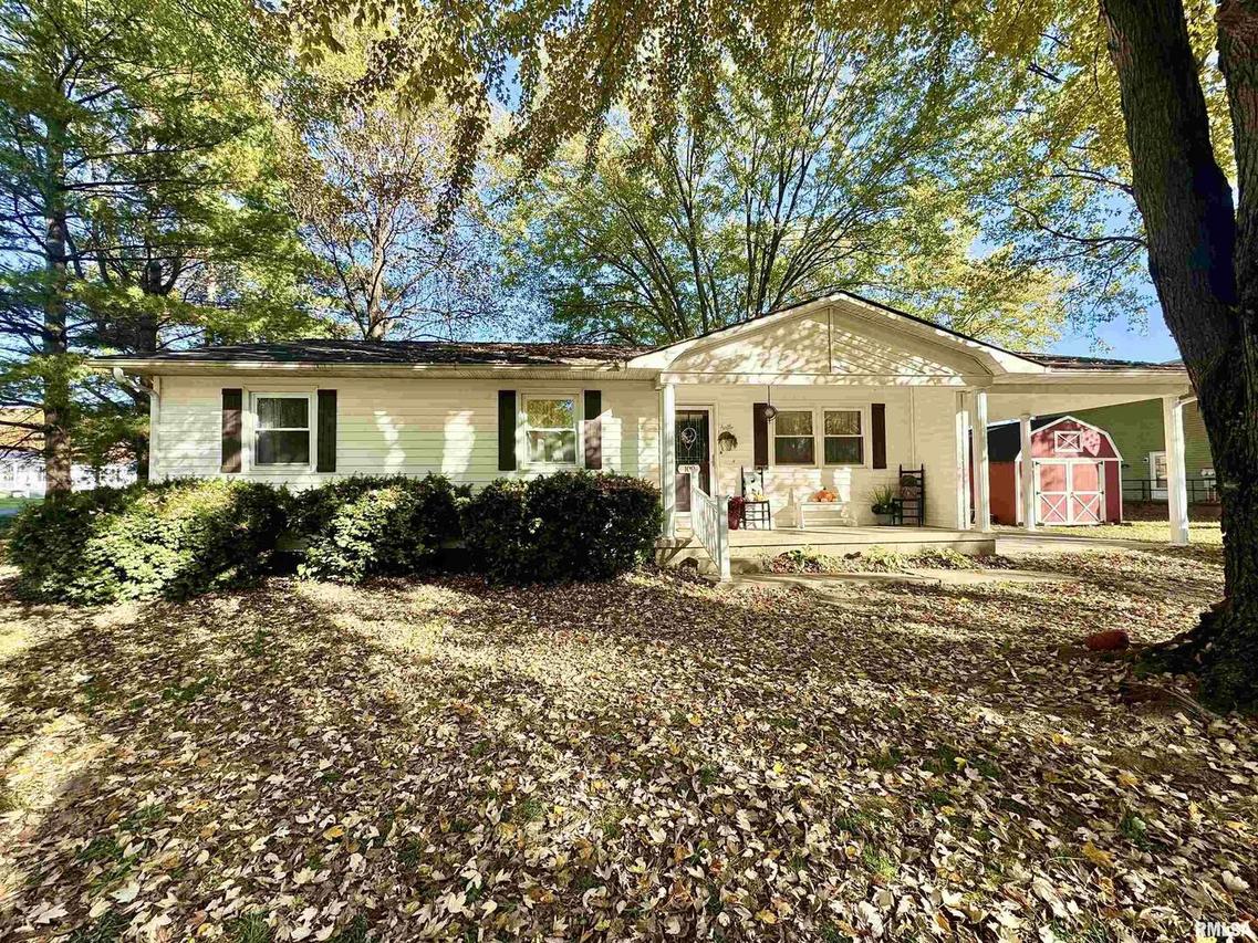 109 E Galaxy Dr., Woodlawn, IL 62898