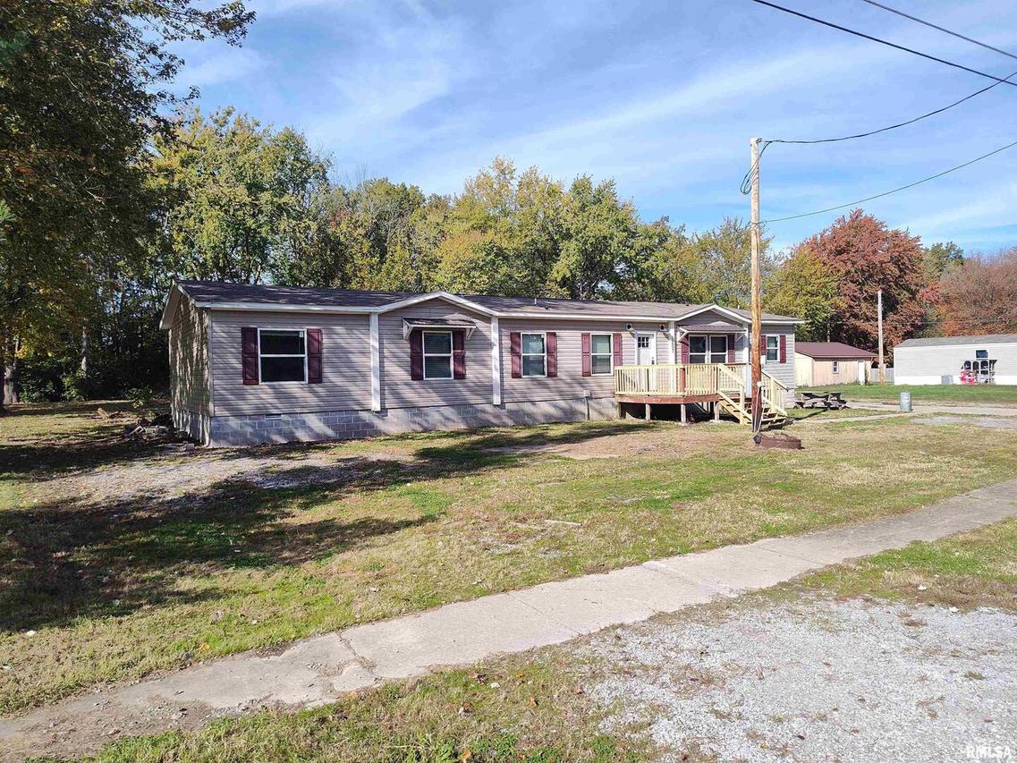 1207 SW 6th St., Fairfield, IL 62837