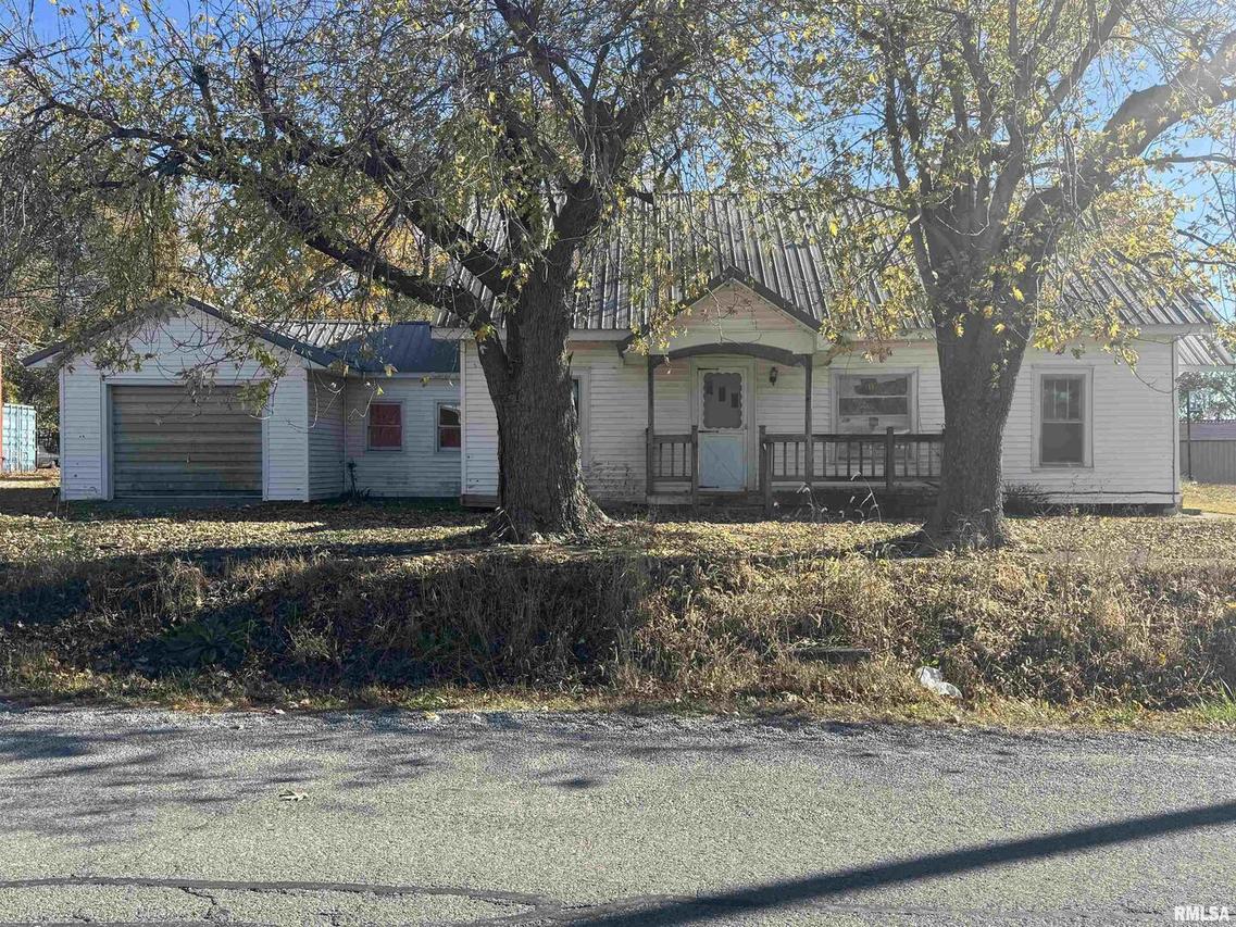 1718 County Road 13 County Rd., Xenia, IL 62899