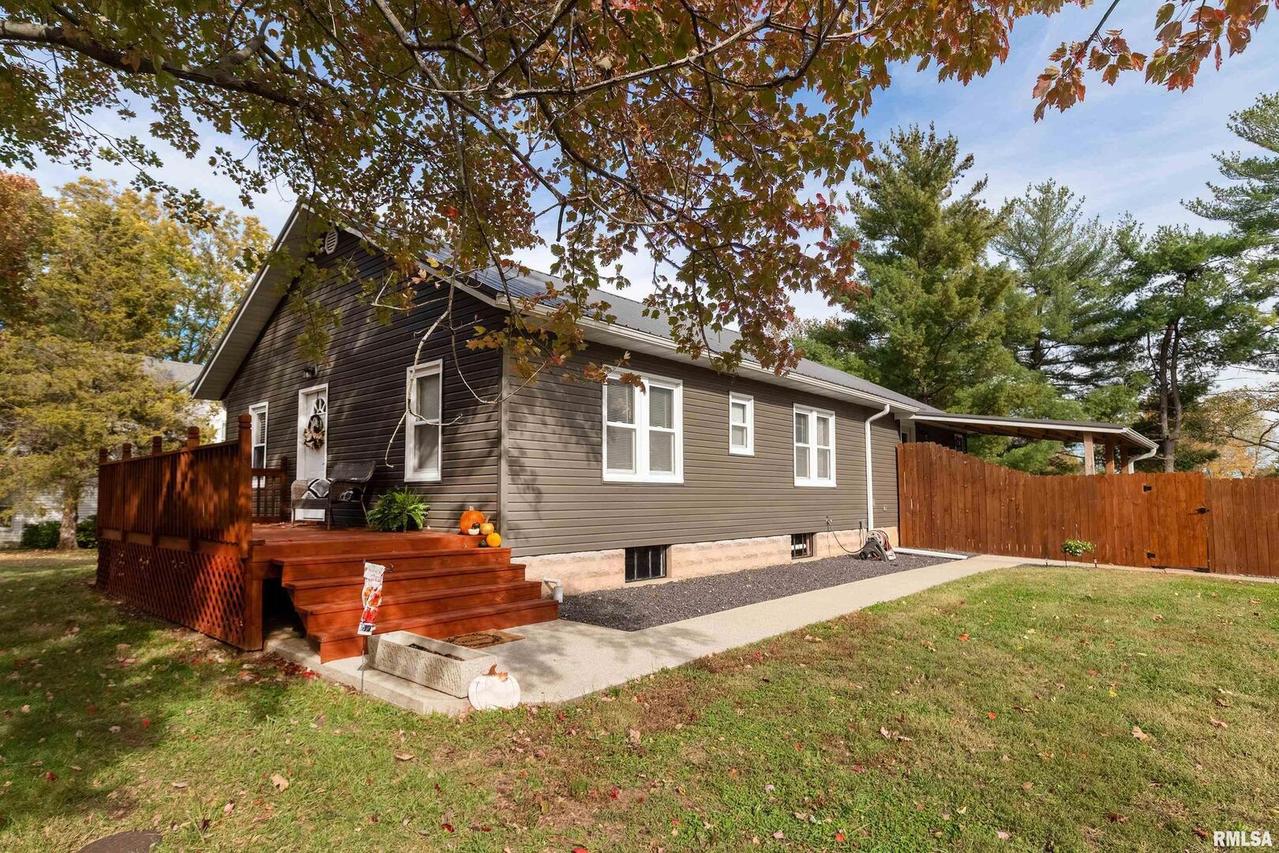 205 S 3rd St., Dahlgren, IL 62828