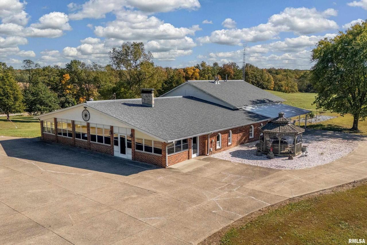 6694 Shamrock Rd., Tamaroa, IL 62888