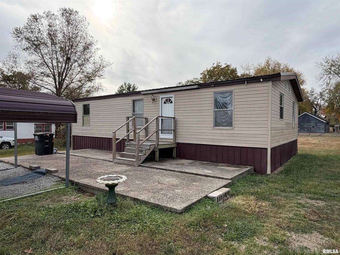 507 Wortby St., Odin, IL 62870