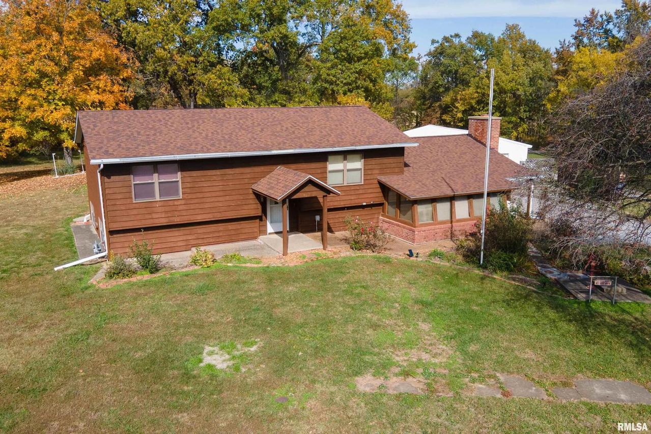 402 Main St., Broughton, IL 62817