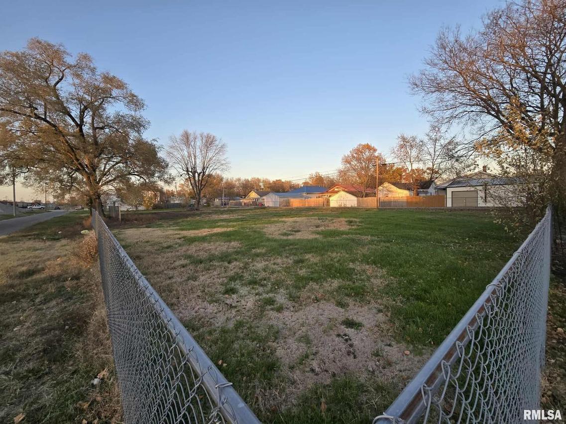 210 & 214 N Oak St., Duquoin, IL 62832