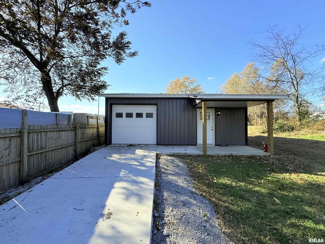 1523 S Mckinley St., Harrisburg, IL 62946