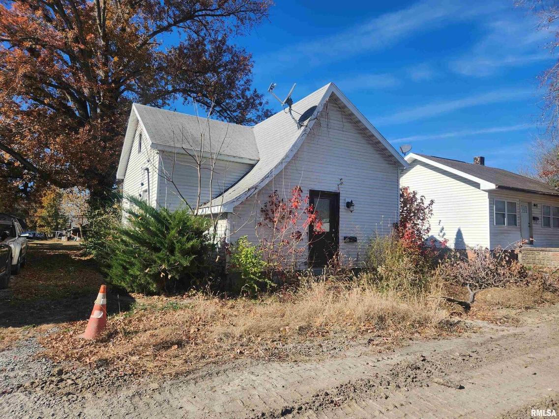 113 N Hickory St., Duquoin, IL 62274