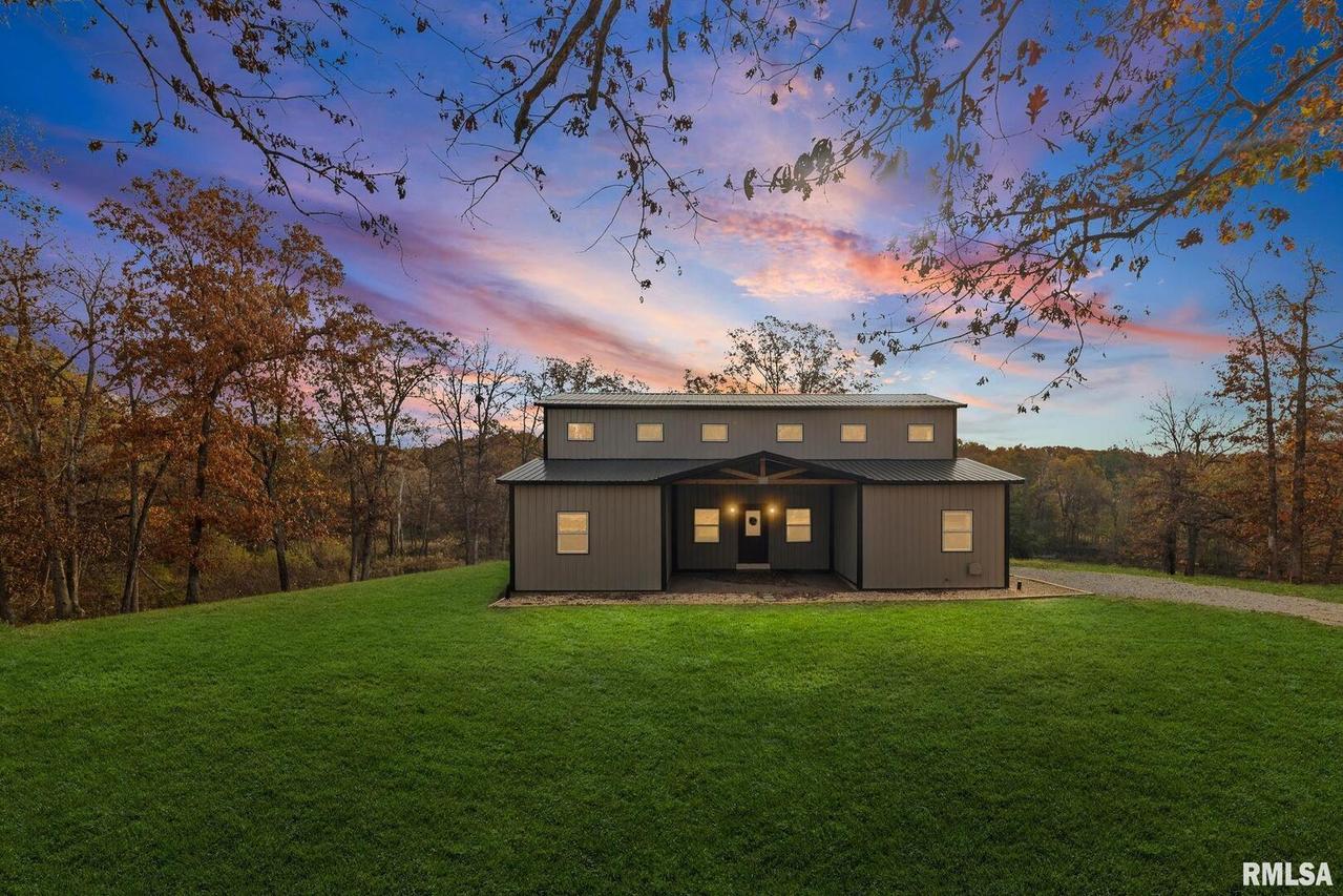 7984 Wilson Rd., Kinmundy, IL 62854