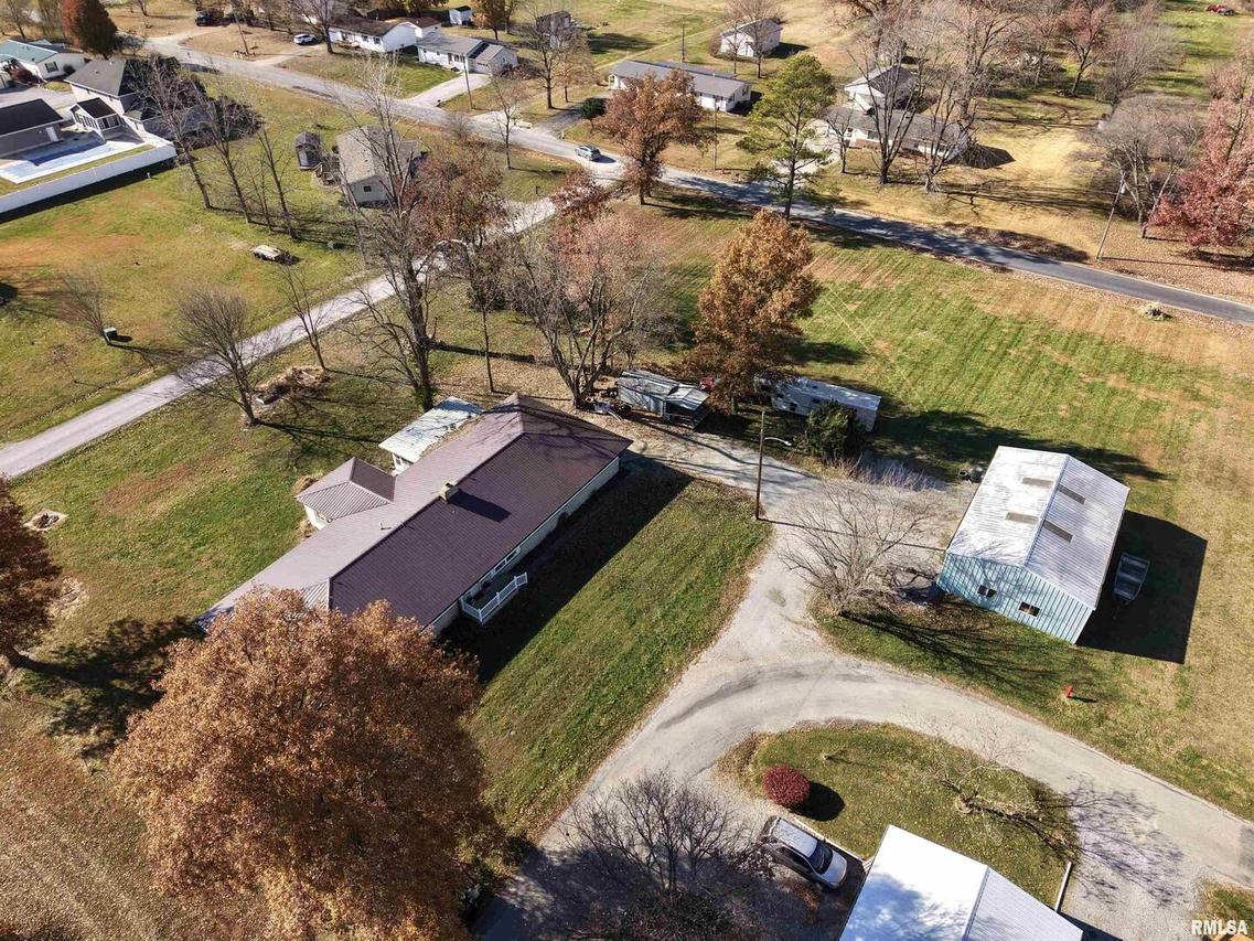 315 Hosselton St., Clay City, IL 62824