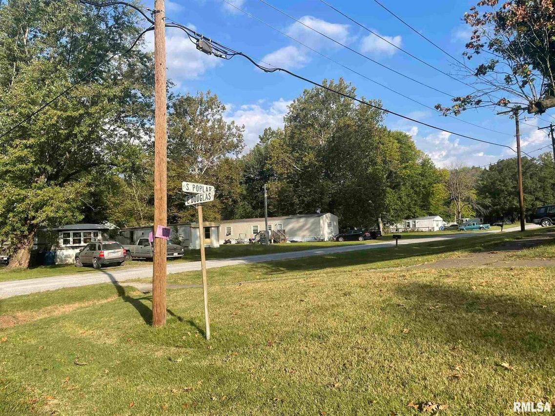 101 Poplar St., Desoto, IL 62924