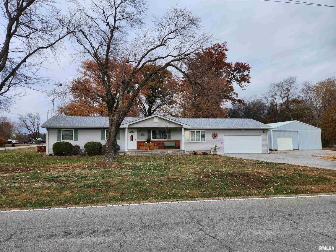 15766 E Tilton Rd., Ina, IL 62846