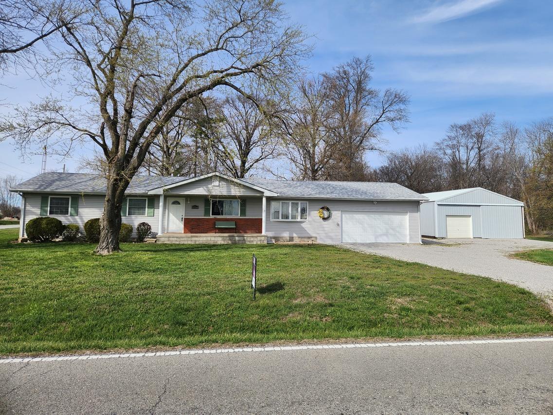 15766 E Tilton Rd., Ina, IL 62846