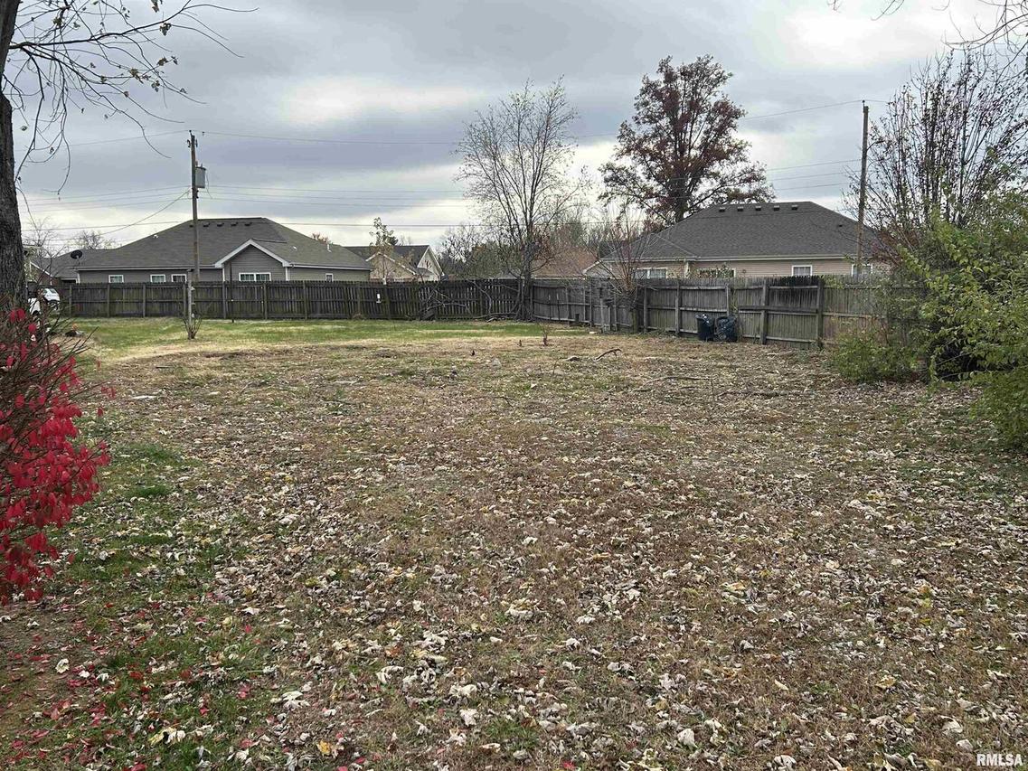 821 E 15th St St., Centralia, IL 62801