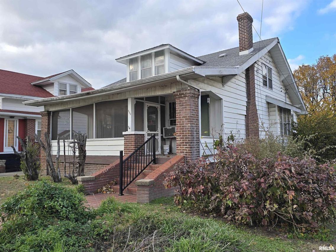 500 W Sloan St., Harrisburg, IL 62946