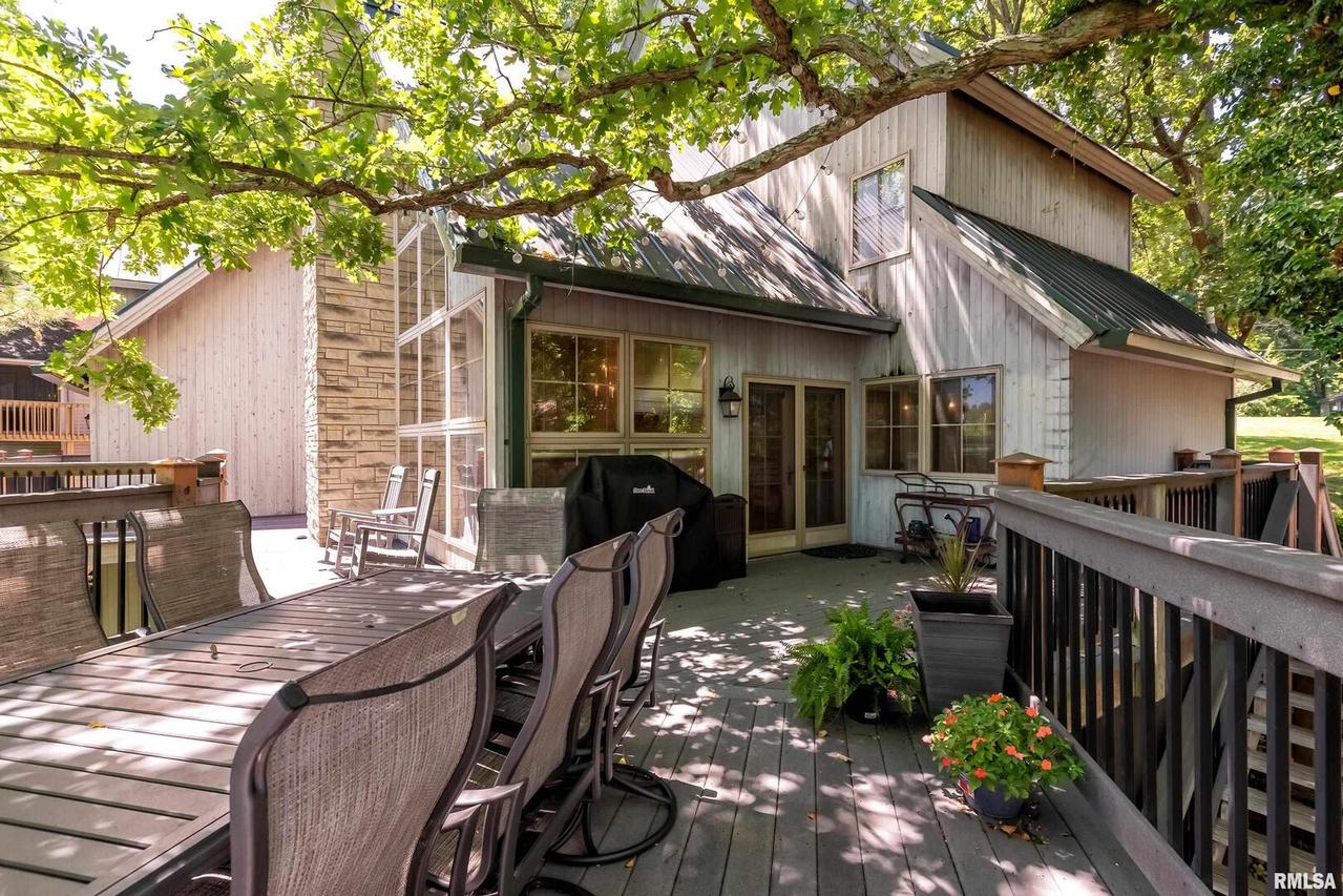 1165 Lake Shore Drive North Dr., Goreville, IL 62995