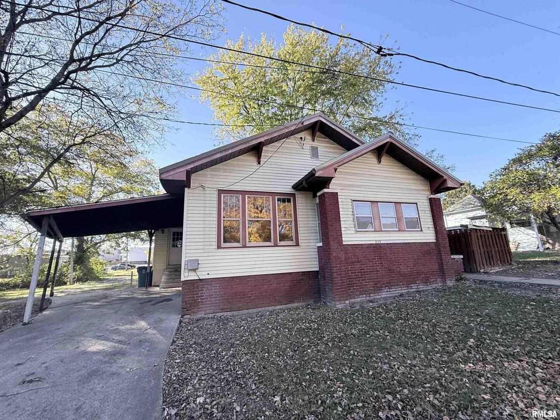 215 N 8th St., Mt Vernon, IL 62864