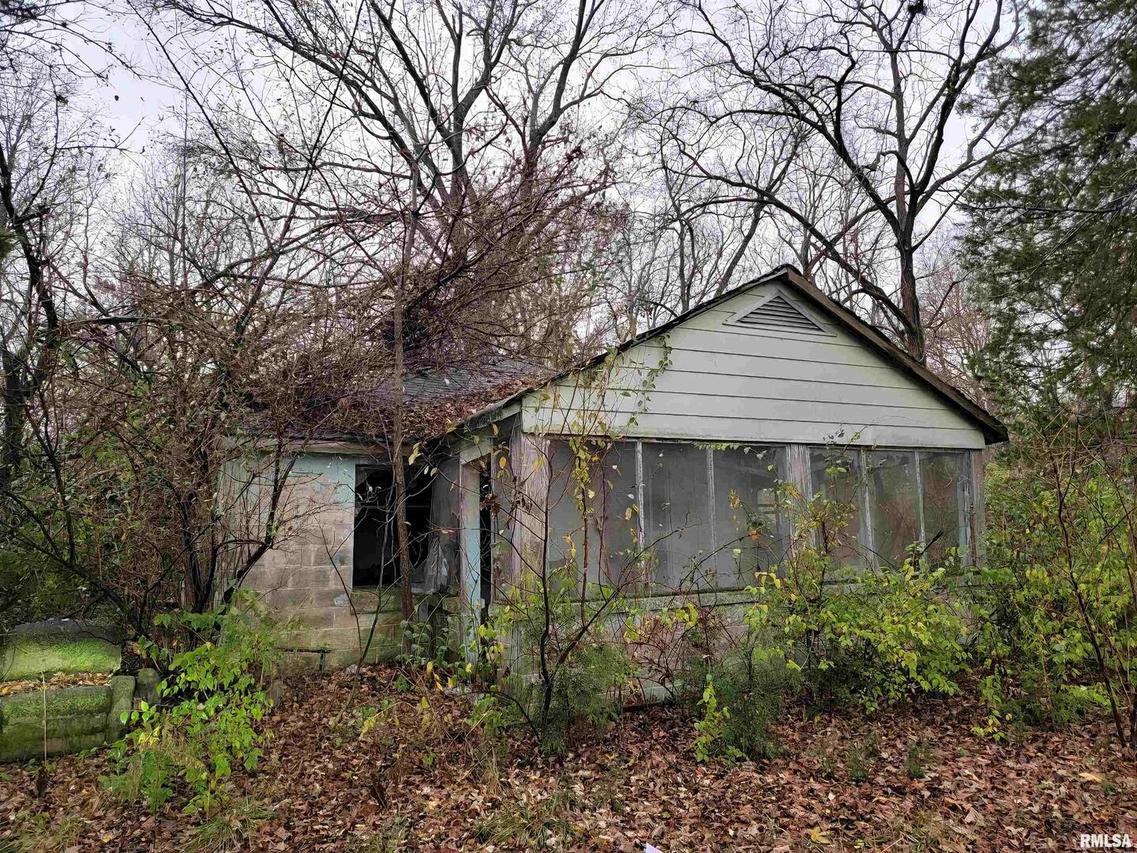 947 E Cole St., Duquoin, IL 62832