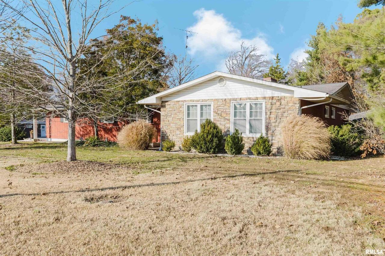 100 Prairie Rd., Carterville, IL 62918