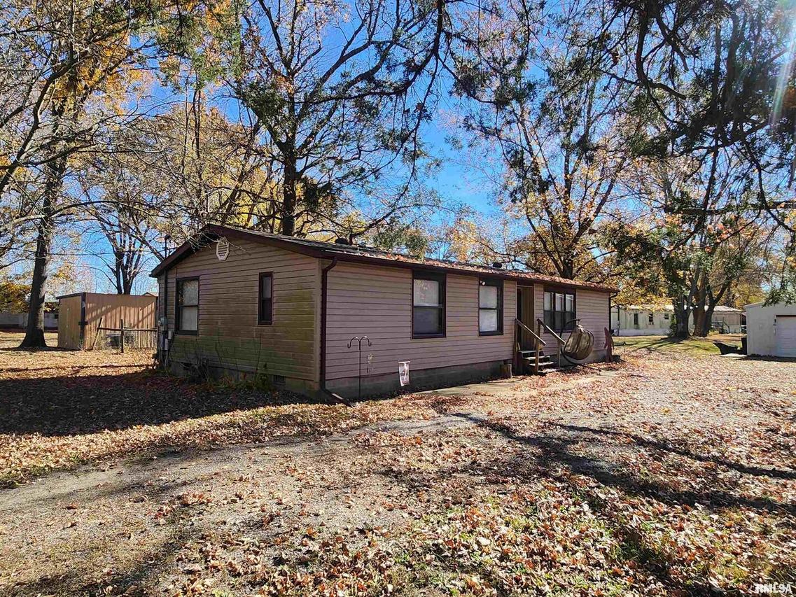 7812 State St., Duquoin, IL 62832