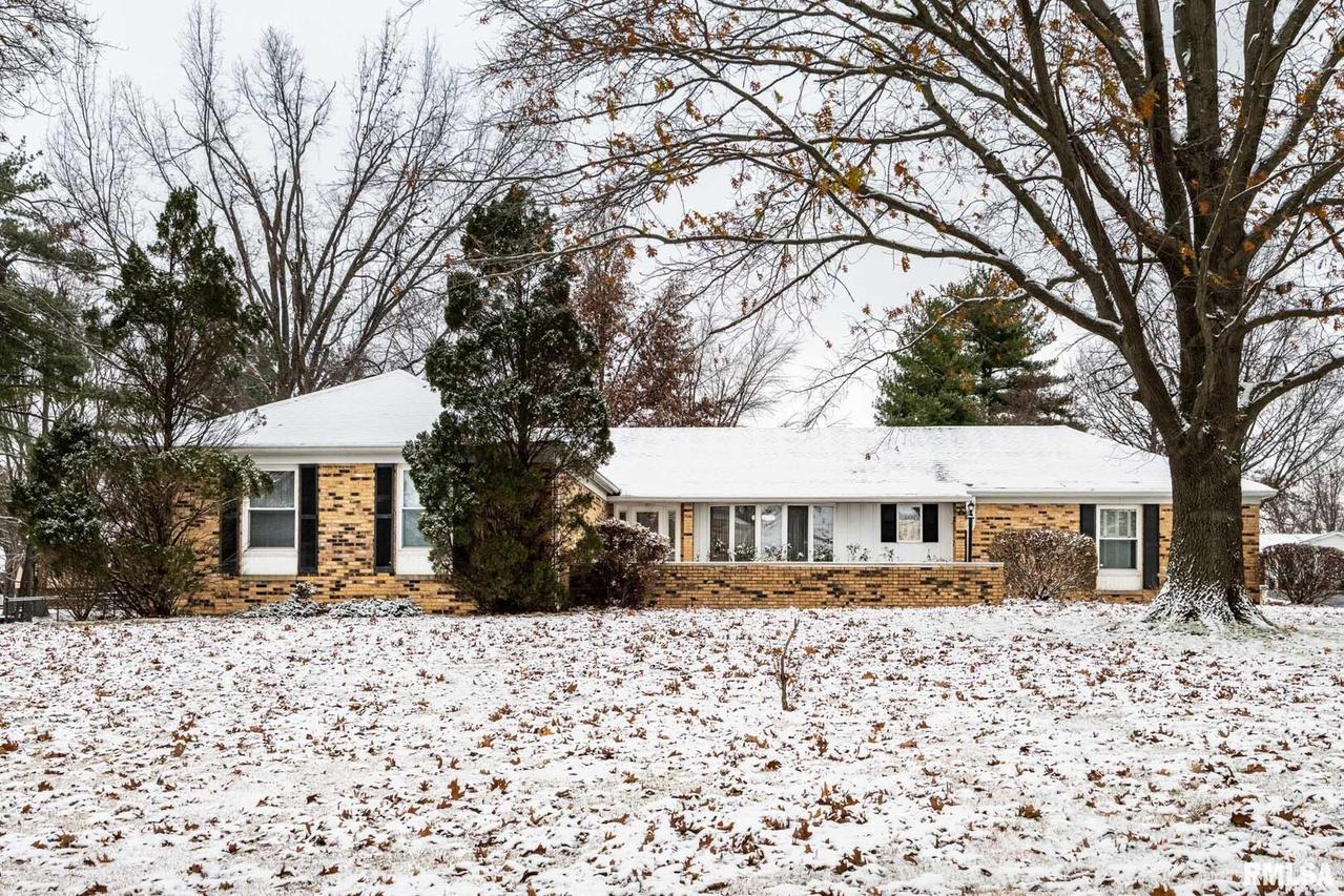 105 Woodlake Ln., Eldorado, IL 62930