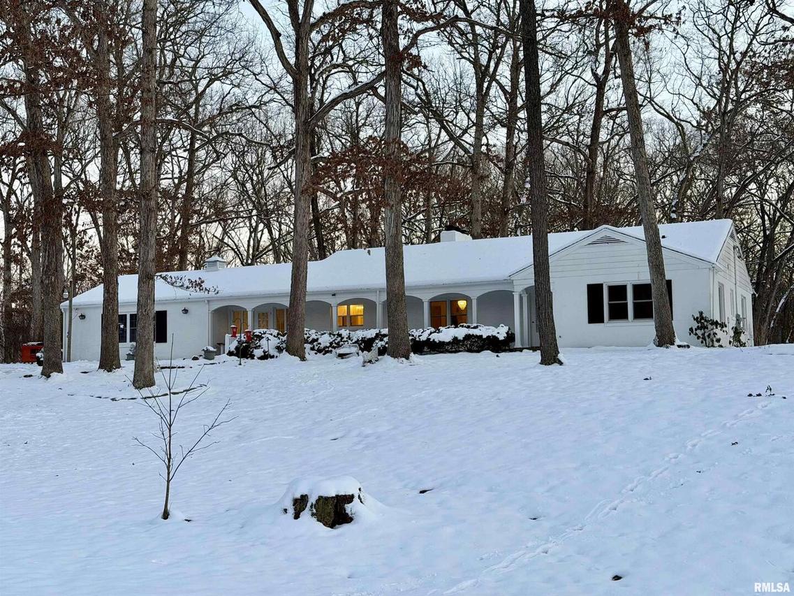 3831 E State Hwy., Altamont, IL 62461