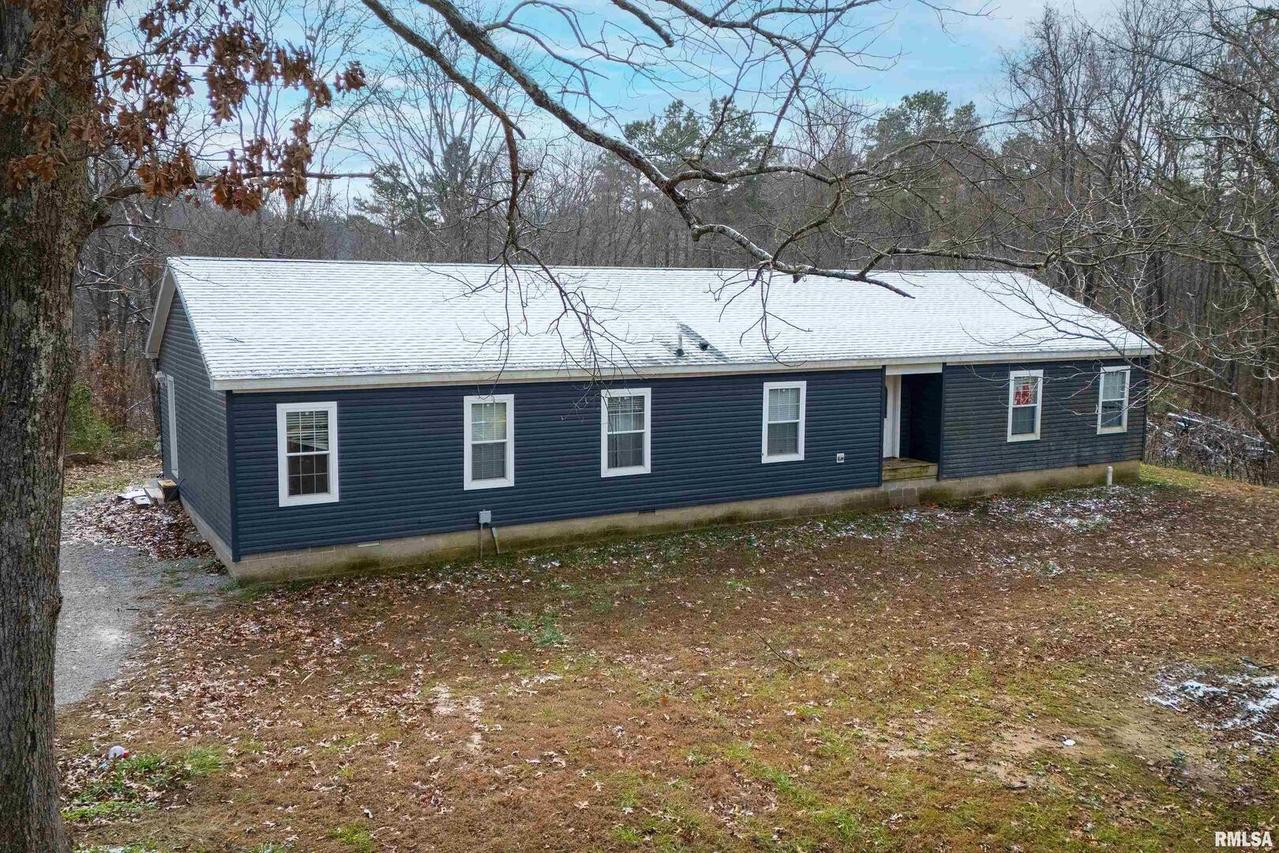 1201 Pine Ridge Ln., Makanda, IL 62958