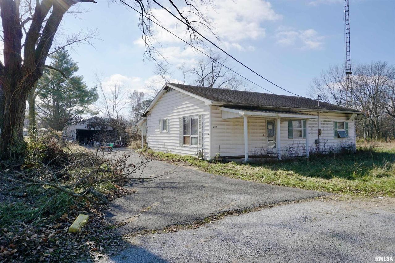 205 9th St., Colp, IL 62921