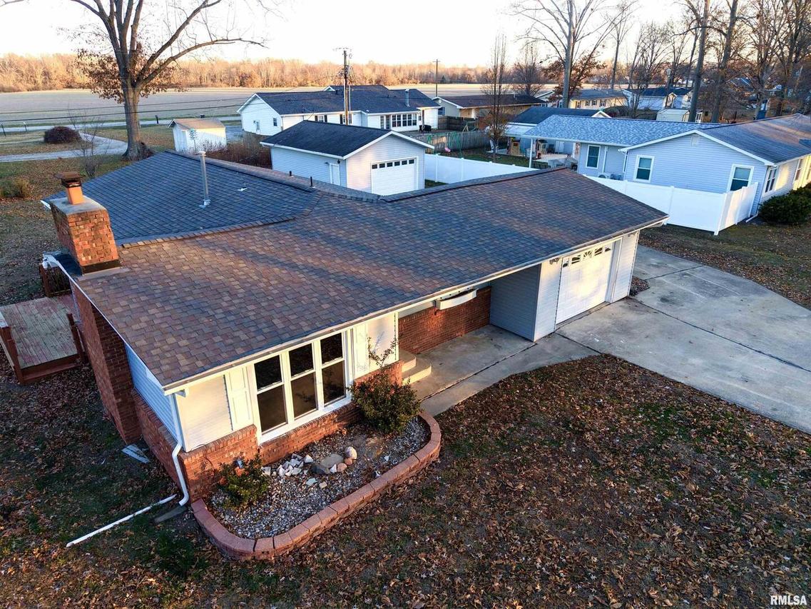 274 Oaktree Ave., Salem, IL 62881