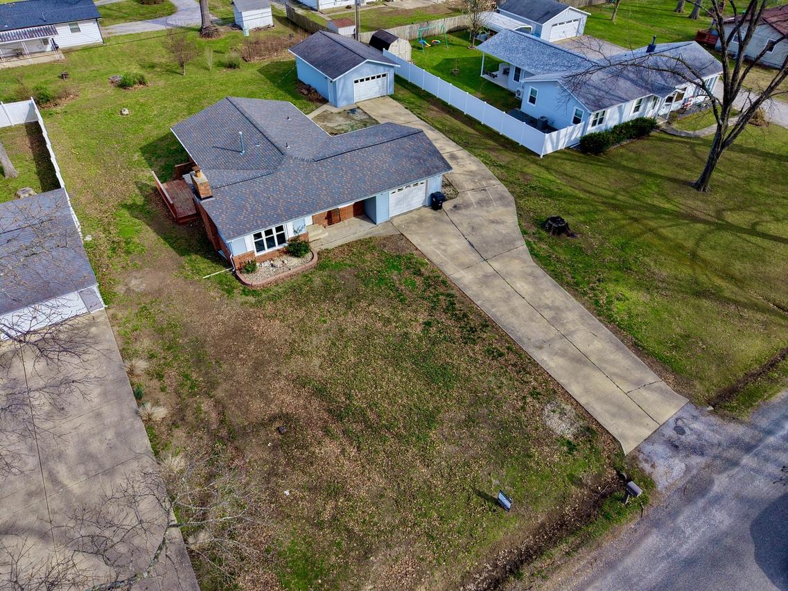 274 Oaktree Ave Ave., Salem, IL 62881